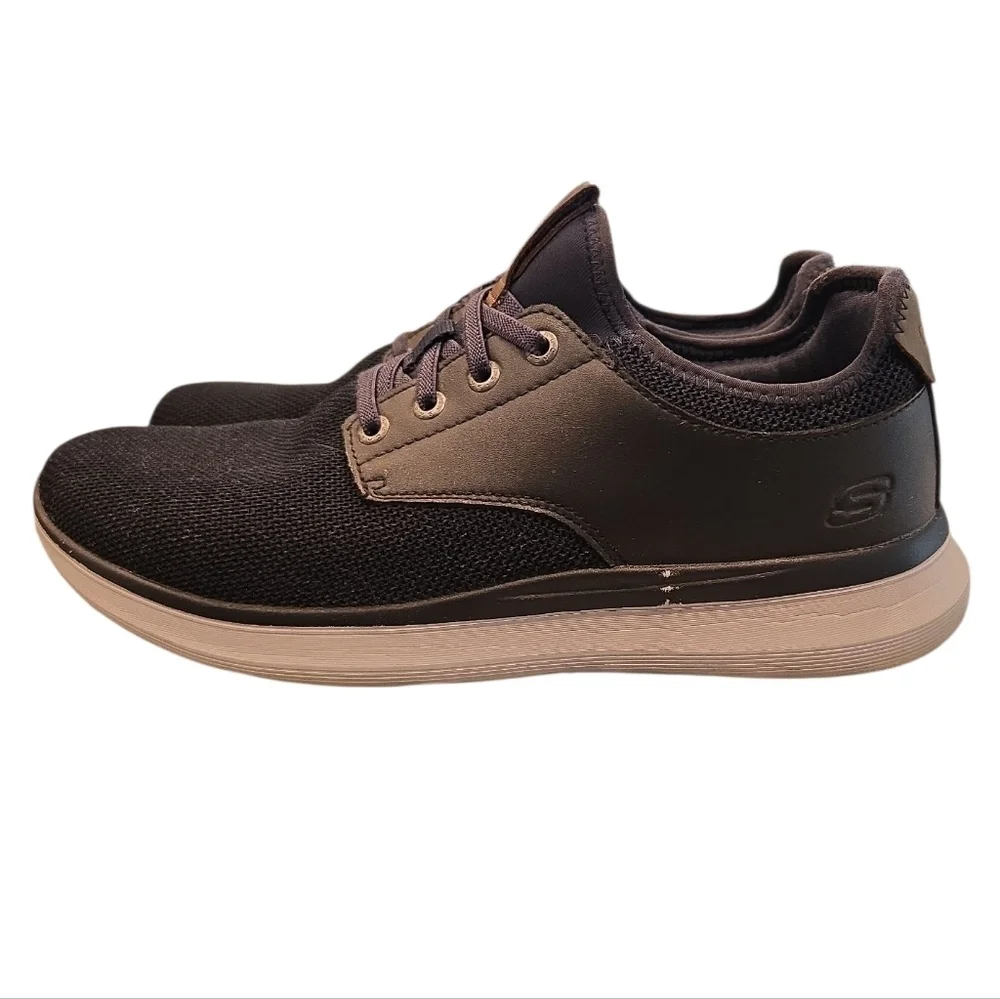 SKECHERS STREETWEAR MEMORY FOAM MEN'S SLIP-ON SNEAKER. SIZE 9.5